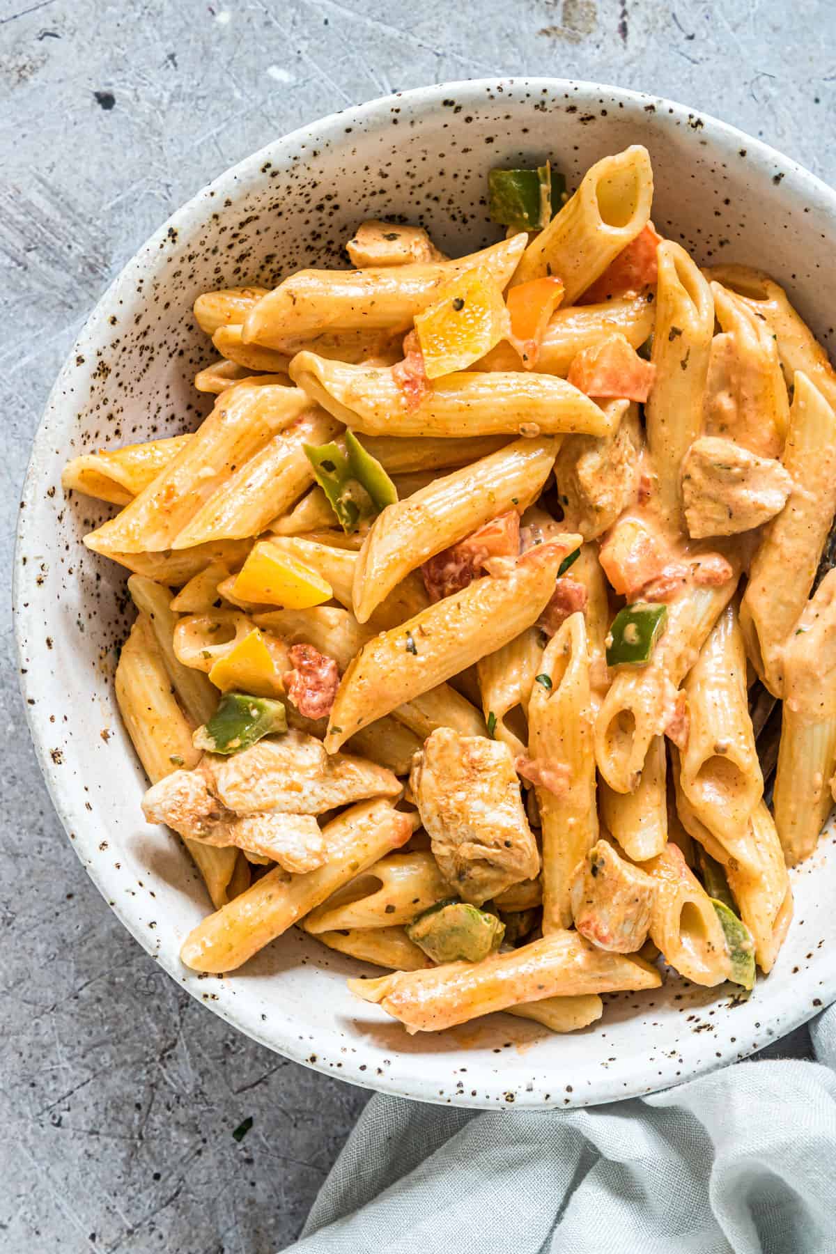 close up of a bowl of instant pot chicken fajita pasta