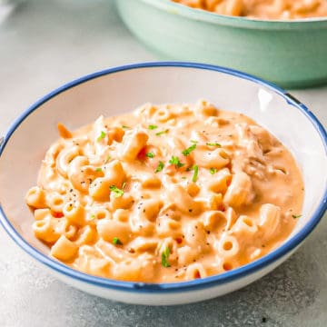 the completed buffalo chicken mac and cheese recipe