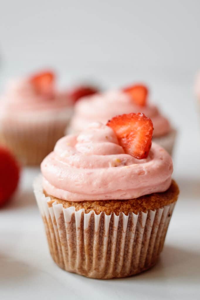 strawberry churro cupcake