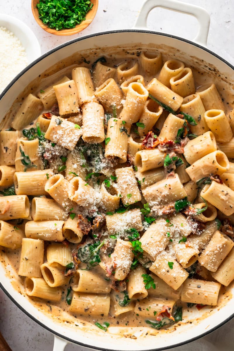 A pot of sundried tomato pasta.